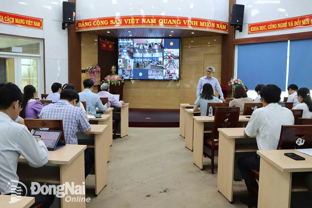 Giám đốc Sở Khoa học và công nghệ Tạ Quang Trường chia sẻ tại buổi làm việc. Ảnh: Phạm Sen