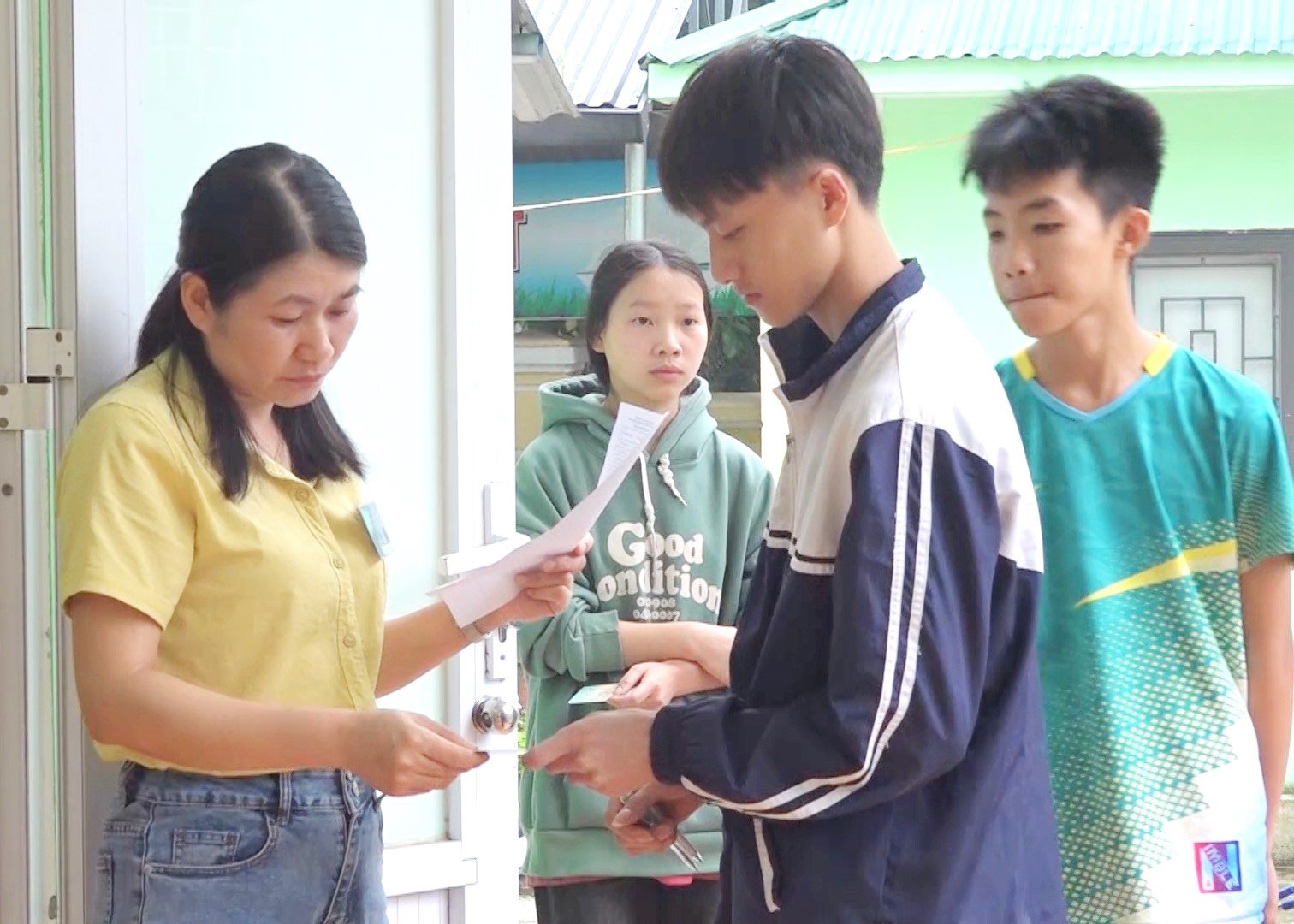Các thí sinh tại Trường THPT Mèo Vạc (Ảnh: CTV).