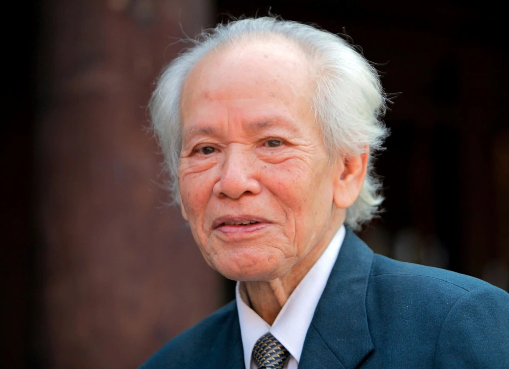 gs-ngnd-dinh-xuan-lam-nguoi-thay-truyen-lua-su-viet-cho-nhieu-the-hedocx-1740484453242.webp
