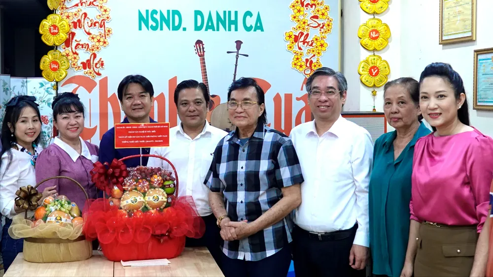 Nguyen Phuoc Loc - NSND Thanh Tuan.JPG