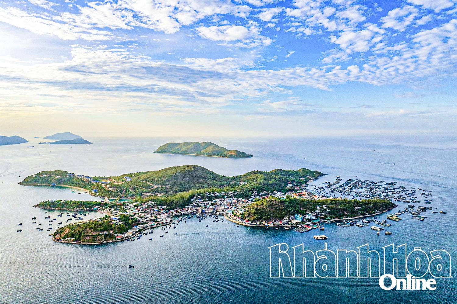 Đảo Trí Nguyên, vịnh Nha Trang. Ảnh: VƯƠNG MẠNH CƯỜNG
