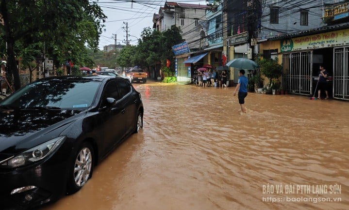 In der My Son Street im Bezirk Vinh Trai kam es zu Überschwemmungen.