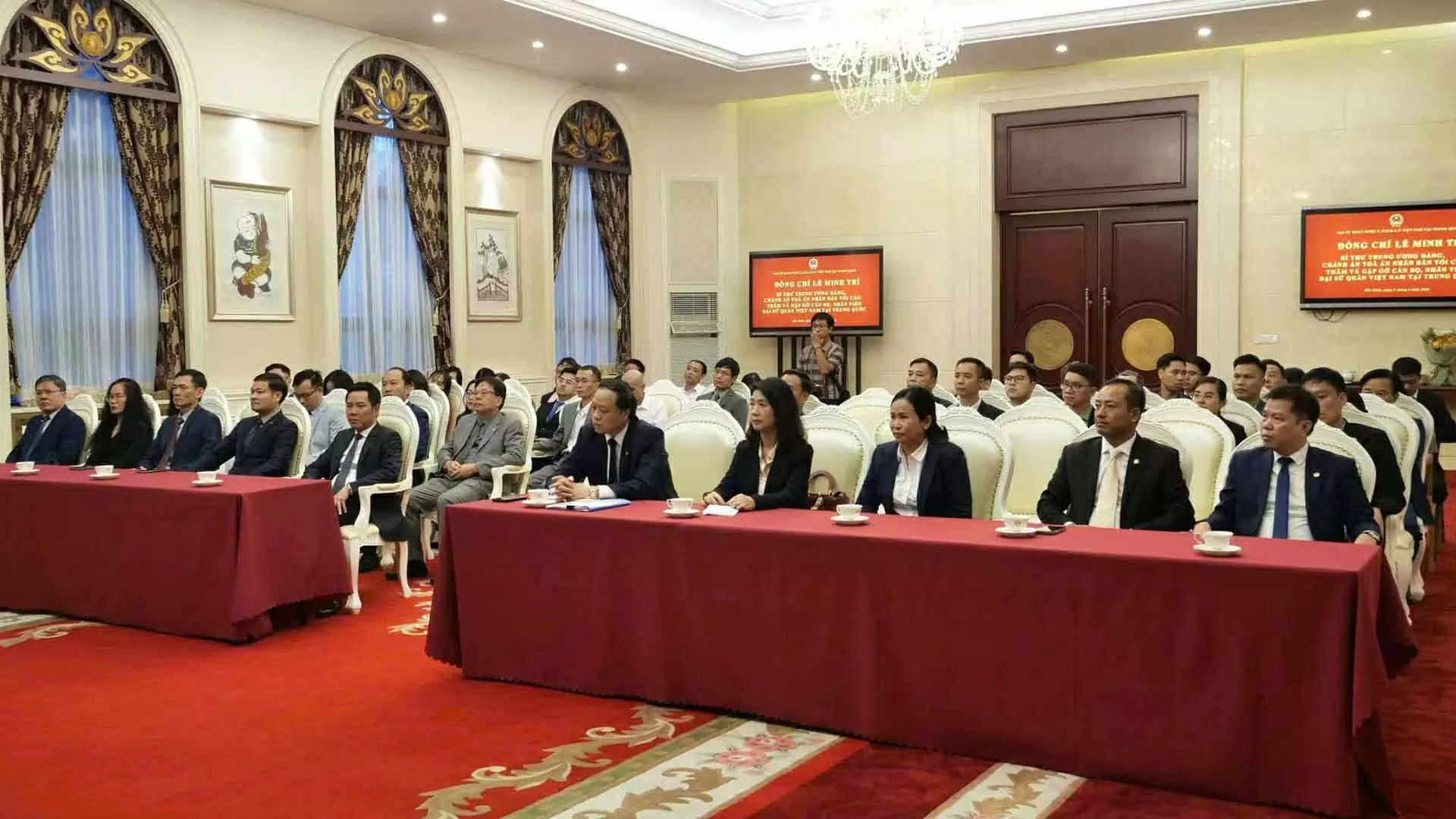 Chánh án Tòa án Nhân dân tối cao thăm, làm việc với Đại sứ quán Việt Nam tại Trung Quốc