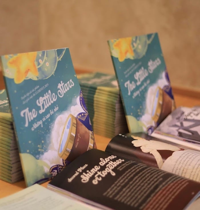 Học sinh Ams viết những ước mơ qua sách song ngữ The Little Stars- Ảnh 1.