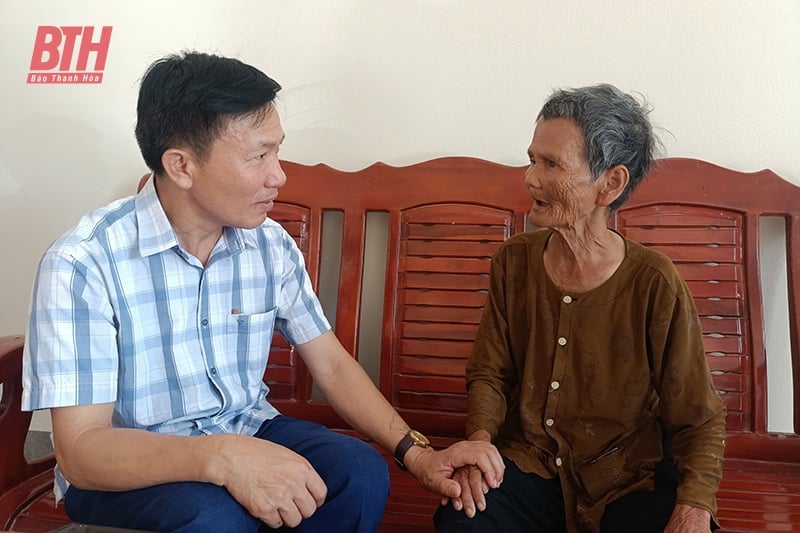 Motivación para ayudar a los hogares pobres de Thach Thanh a establecerse