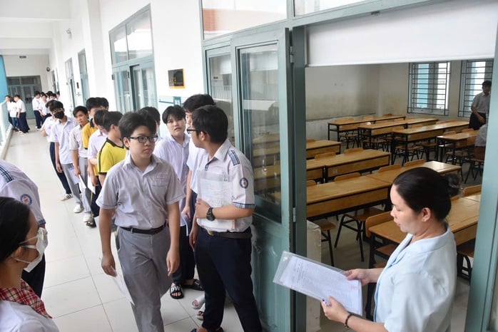 Thi lớp 10 tại TP HCM: Hơn 76.000 thí sinh tranh suất vào trường công - Ảnh 1.