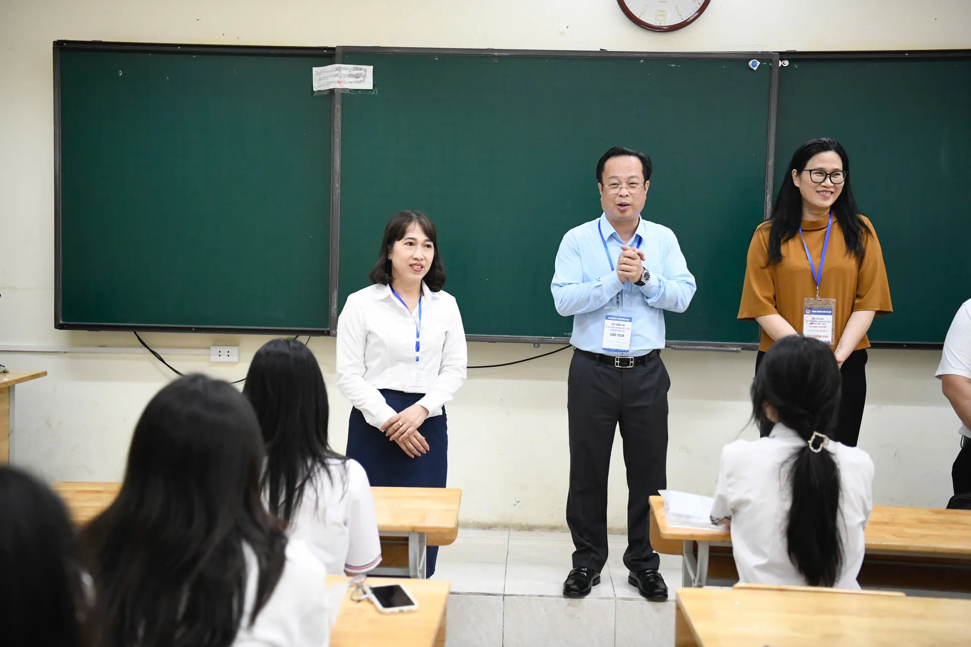 Gần 104.000 thí sinh Hà Nội làm thủ tục dự thi lớp 10, Giám đốc Sở GD&ĐT đi thị sát ảnh 4