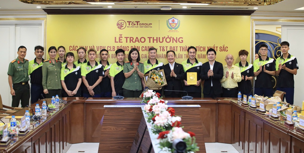 Thắng lớn giải bóng bàn quốc gia, Đinh Anh Hoàng cùng đồng đội được bầu Hiển thưởng tiền tỉ- Ảnh 1.