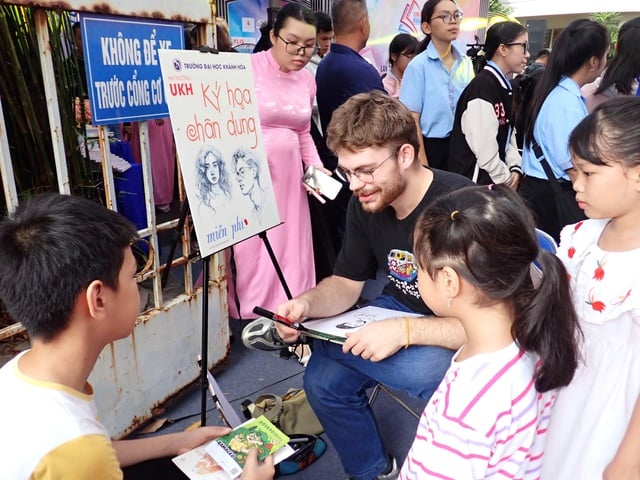 Lan tỏa văn hóa, kết nối cộng đồng tại Lễ hội sách Khánh Hòa 2025- Ảnh 5.