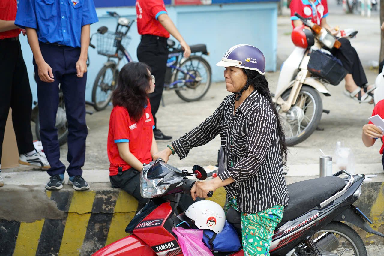 Những khoảnh khắc xúc động tại kỳ thi tuyển sinh lớp 10  - Ảnh 10.