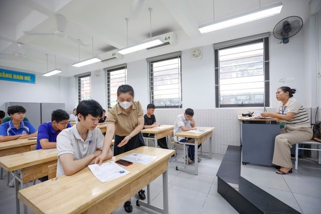 Hơn 103.000 học sinh Hà Nội làm thủ tục thi vào lớp 10- Ảnh 3.