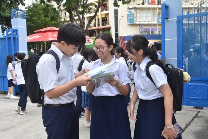 Kết thúc môn thi ngoại ngữ: Người thở phào, người thở dài  - Ảnh 5.