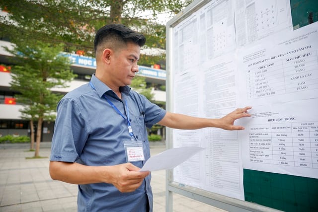 Hơn 103.000 học sinh Hà Nội làm thủ tục thi vào lớp 10- Ảnh 5.