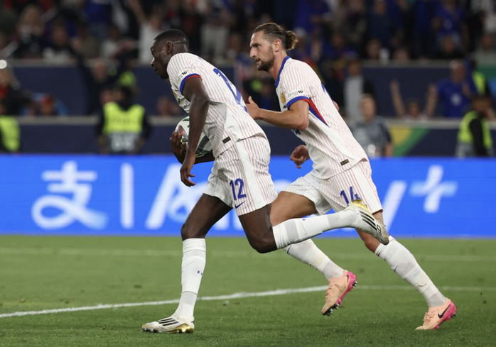 Yamal brille dans un « festin » de 9 buts, l'Espagne bat la France en demi-finale de la Ligue des Nations - Photo 10.
