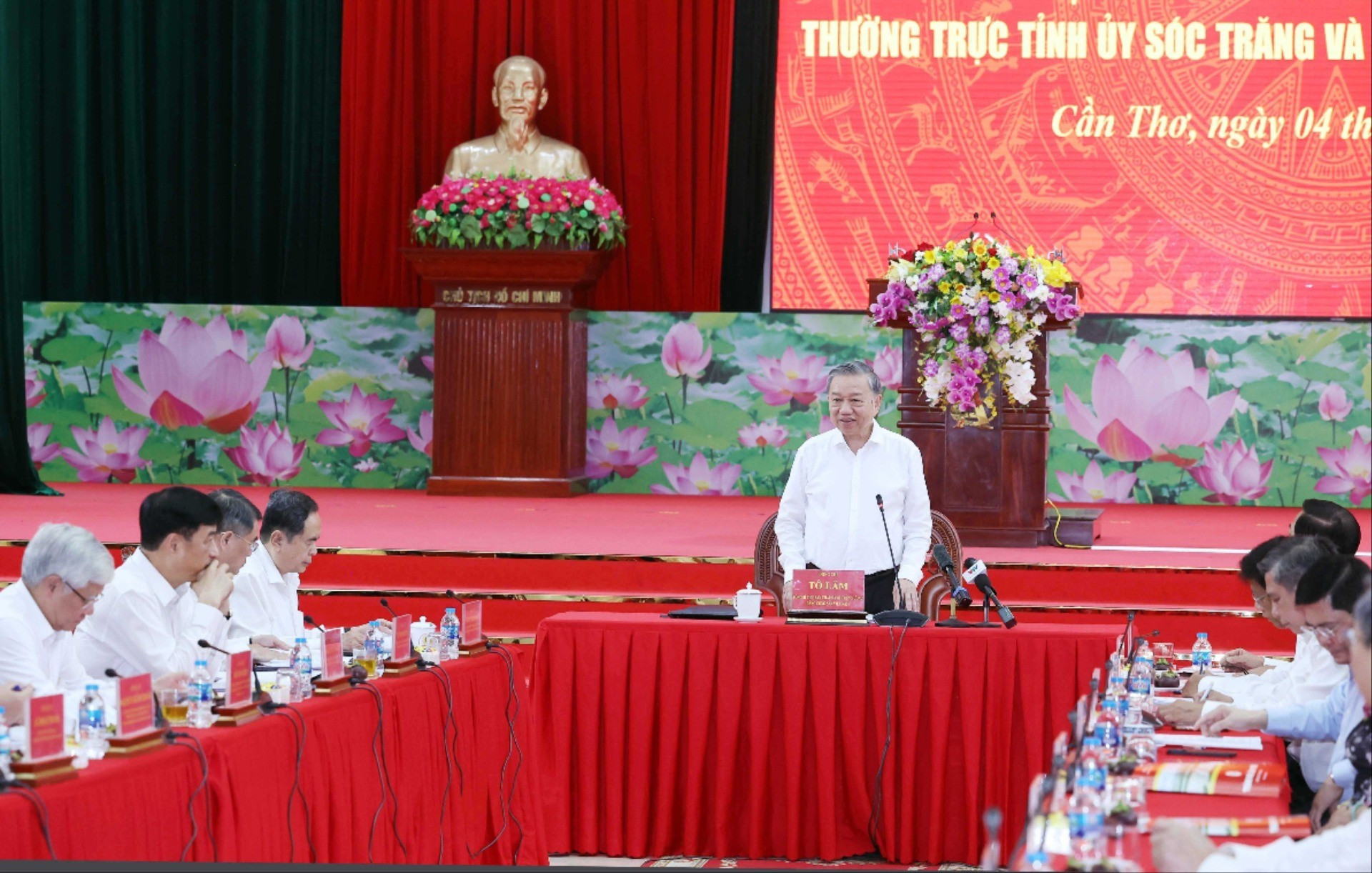 vna-potal-tong-bi-thu-to-lam-lam-viec-voi-thuong-vu-thanh-uy-can-tho-thuong-truc-tinh-uy-soc-trang-va-hau-giang-8072958-9025.jpg