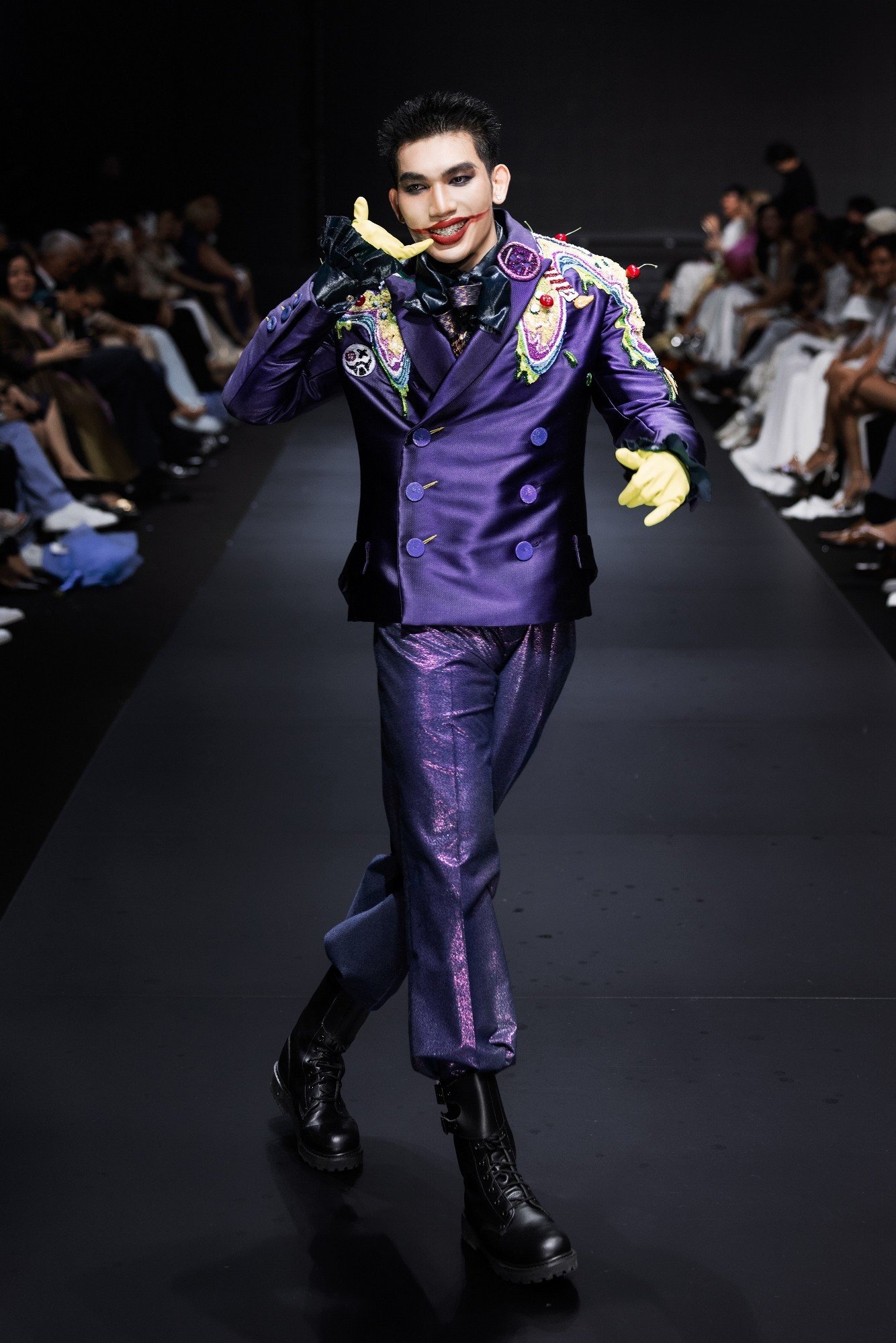 5-look-nam-trong-bst-first-circus-den-tu-nha-thiet-ke-haute-couture-julien-fournie-7.jpg