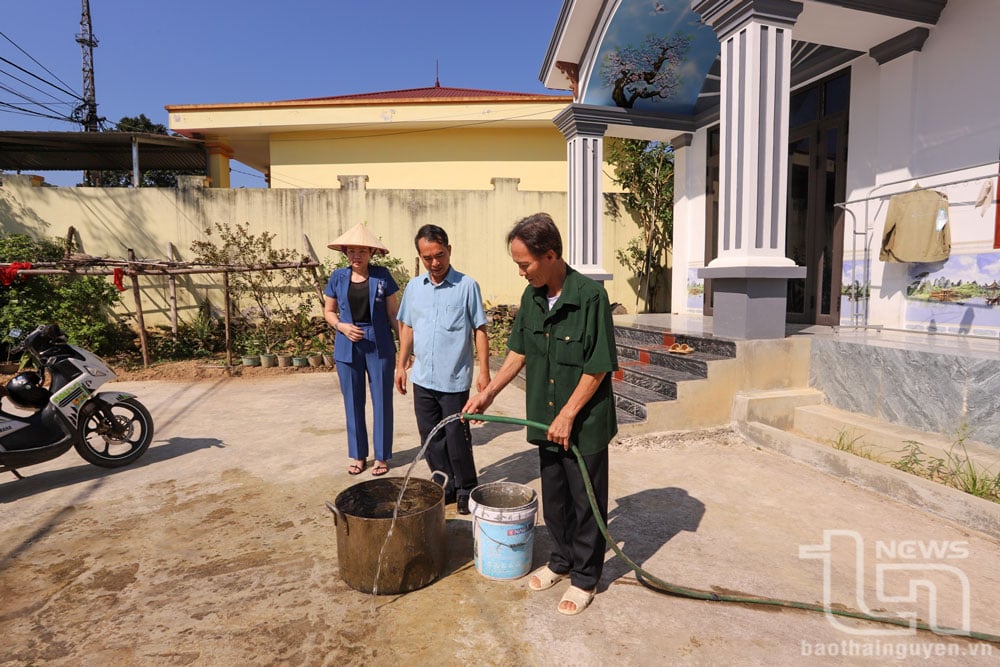 Người dân xã Liên Minh (Võ Nhai) sử dụng nước sạch hợp vệ sinh từ Chương trình mục tiêu quốc gia phát triển kinh tế - xã hội vùng đồng bào dân tộc thiểu số và miền núi giai đoạn 2021-2030.