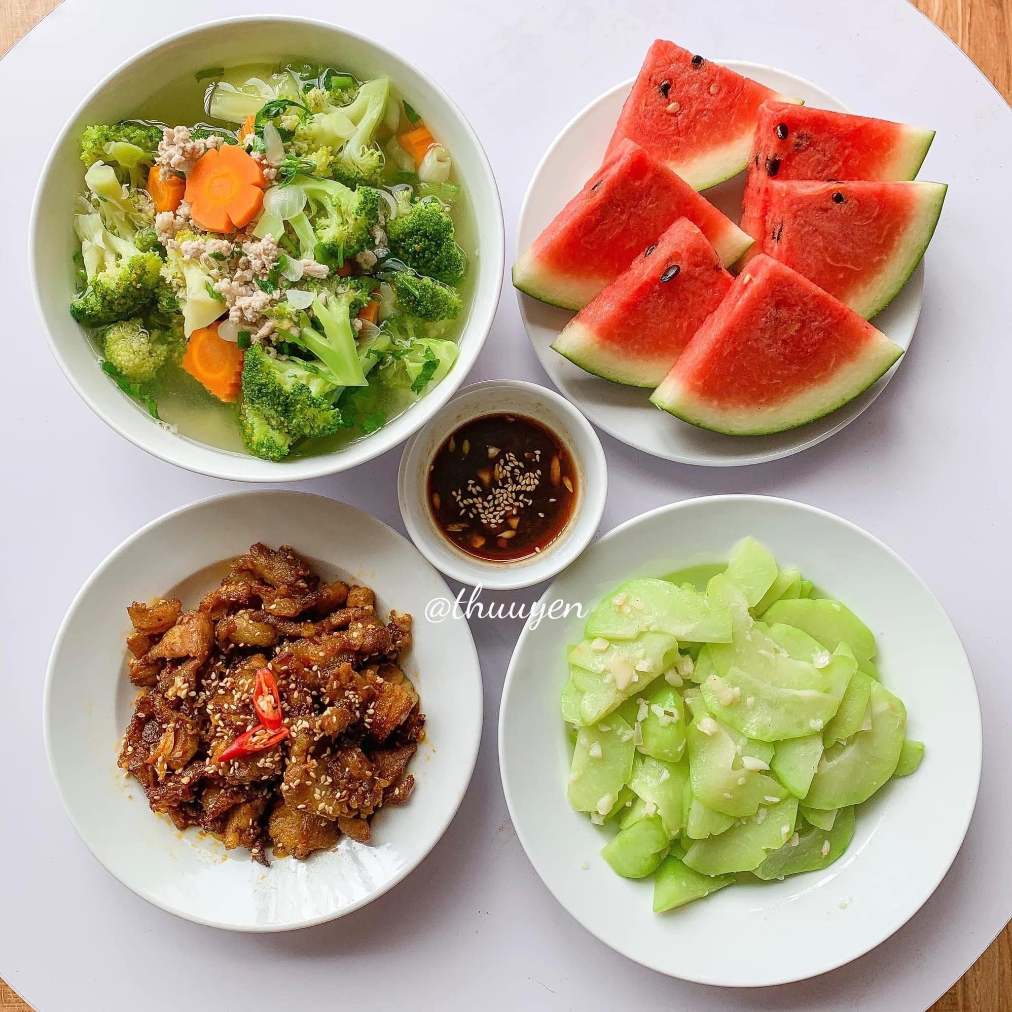 Muốn ăn ngon đủ chất mà không lăn tăn nghĩ món - lưu ngay 15 mâm cơm 'xịn sò' này- Ảnh 13.