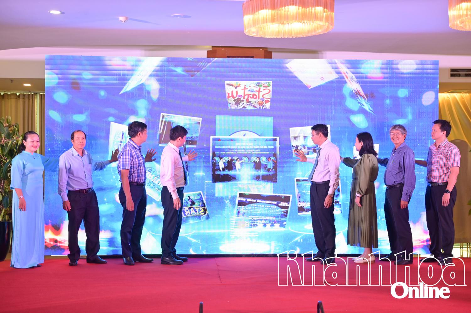 Lãnh đạo tỉnh cùng các đại biểu nhấn nút khởi động Cuộc thi “Khởi nghiệp đổi mới sáng tạo Khánh Hòa năm 2025.
