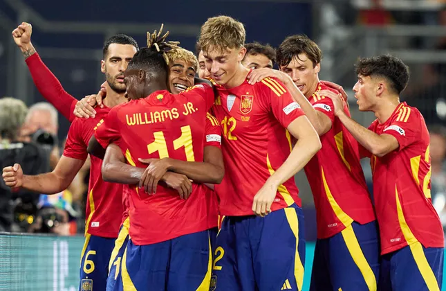 Yamal marca dos goles y España vence a Francia en un histórico partido de la Liga de Naciones (foto 2)