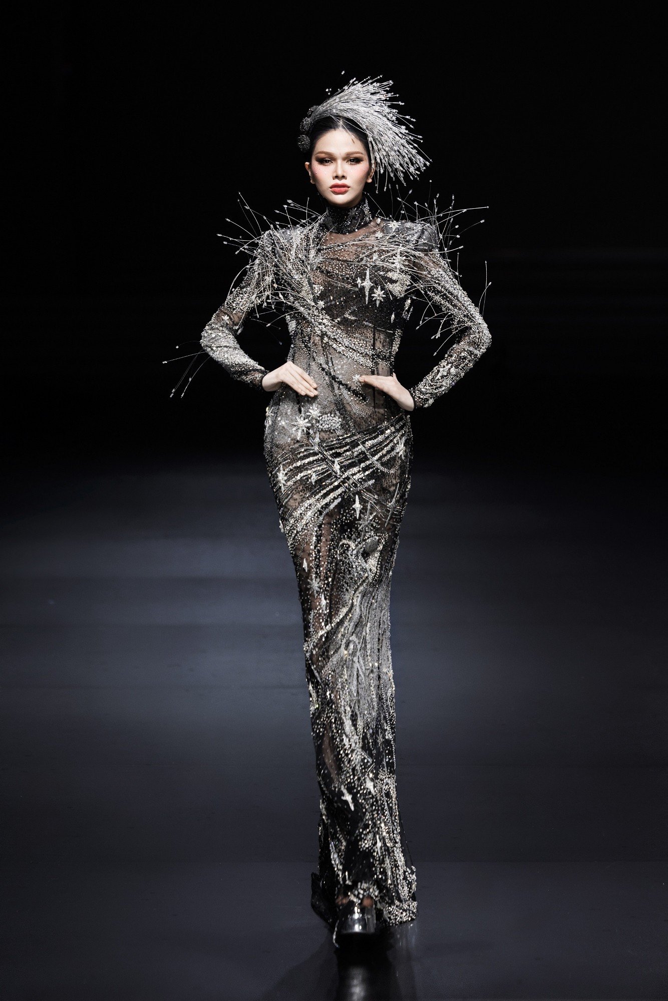 5-look-nam-trong-bst-first-circus-den-tu-nha-thiet-ke-haute-couture-julien-fournie1.jpg