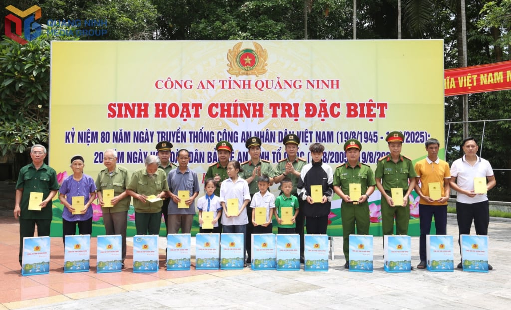 គណៈប្រតិភូនគរបាលខេត្ត Quang Ninh ប្រគល់អំណោយជូនគ្រួសារគោលនយោបាយ និងនាយទាហាន និងយោធិនចំនួន ១៥គ្រួសារ ដែលជួបការលំបាកនៅឃុំ Minh Thanh ស្រុក Son Duong ខេត្ត Tuyen Quang។