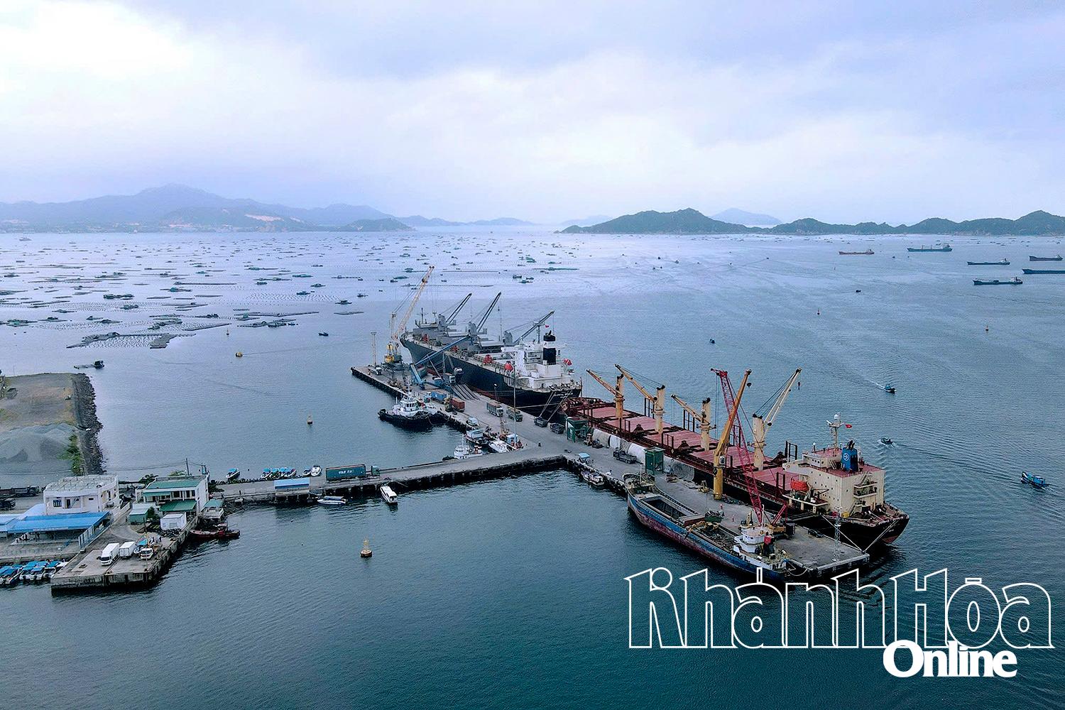 Cảng Cam Ranh. Ảnh: VĂN KỲ
