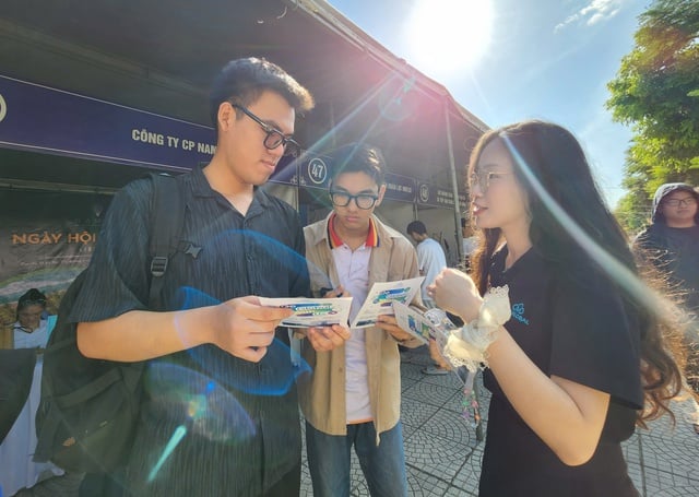 VKU Job Fair 2025: Cơ hội việc làm cho sinh viên và thị trường lao động số - Ảnh 4.