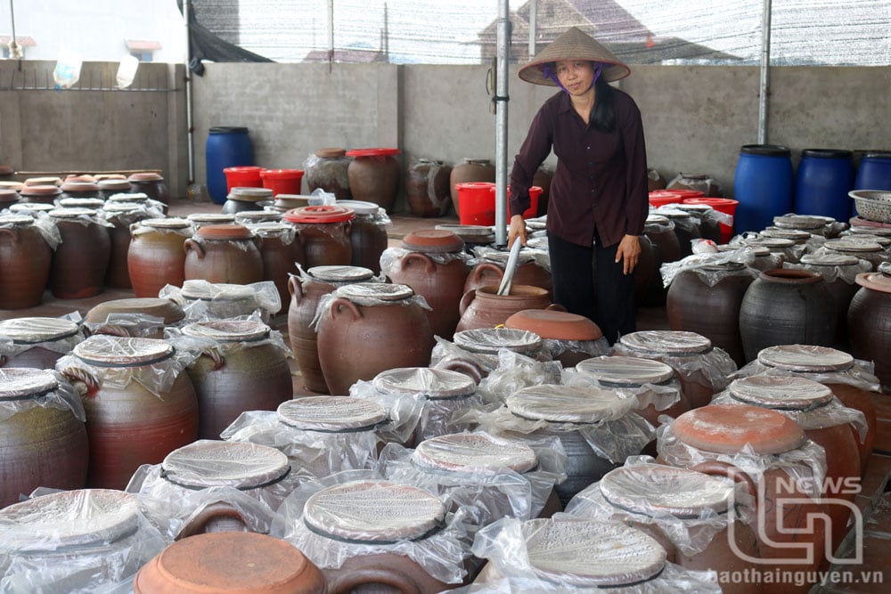 Thông qua các trang mạng xã hội, tương nếp của bà con làng nghề Úc Kỳ (Phú Bình) được giao bán ở nhiều tỉnh, thành phố trên toàn quốc.