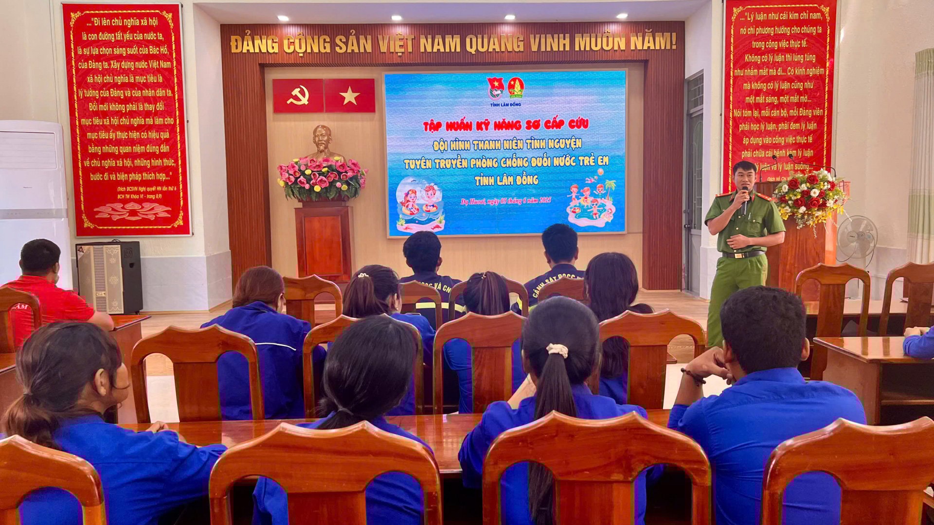 Tập huấn kỹ năng sơ cấp cứu cho đoàn viên, thanh niên huyện Đạ Huoai và thành viên Đội hình Thanh niên tình nguyện tuyên truyền phòng chống đuối nước trẻ em tỉnh Lâm Đồng
