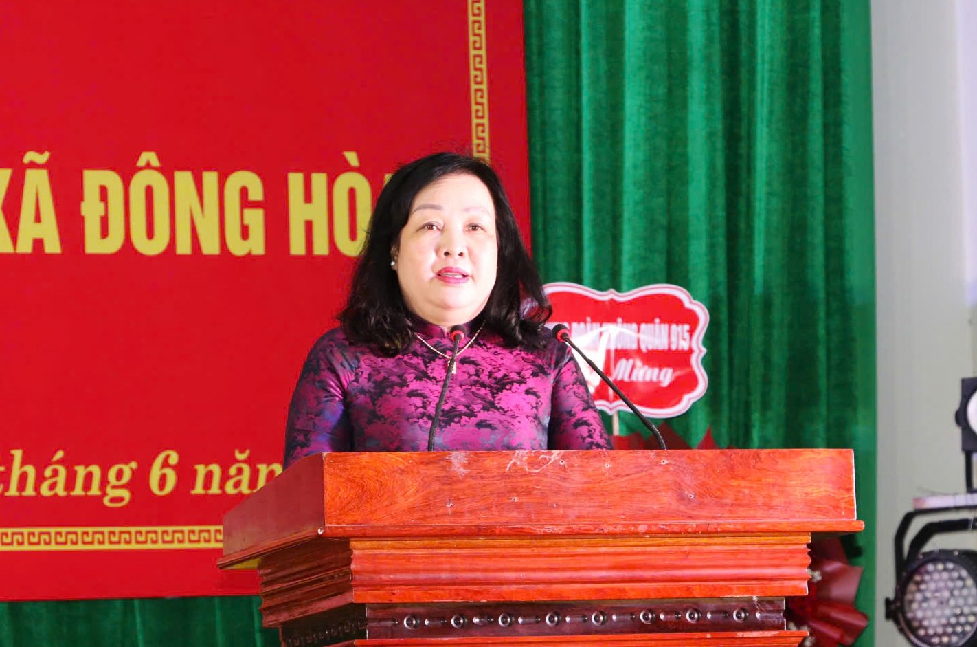 Đồng chí Bí thư Tỉnh ủy Cao Thị Hòa An phát biểu tại buổi gặp mặt. Ảnh: NGÔ XUÂN