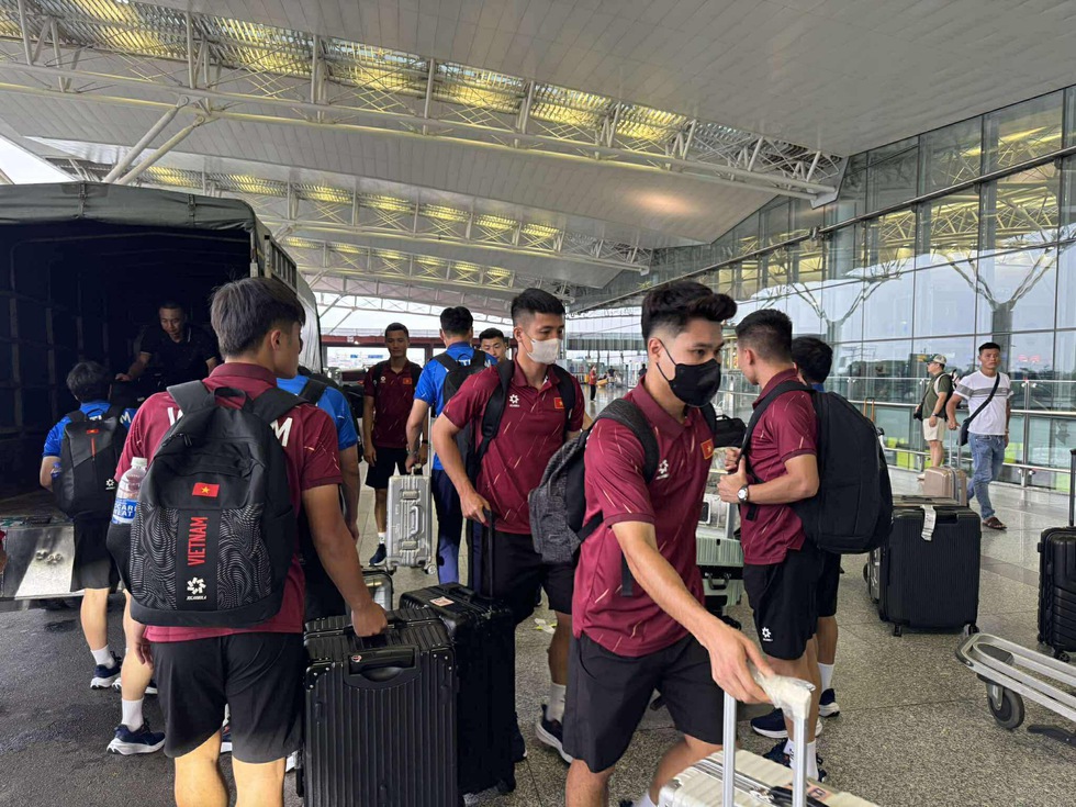 Đội tuyển Việt Nam lạc quan lên đường sang Malaysia: Quyết mang 3 điểm trở về- Ảnh 6.