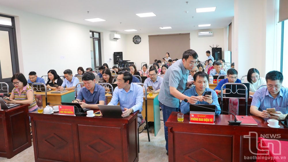 100% cán bộ, phóng viên, biên tập viên của Báo Thái Nguyên tham gia lớp học ứng dụng AI vào sản xuất báo chí.