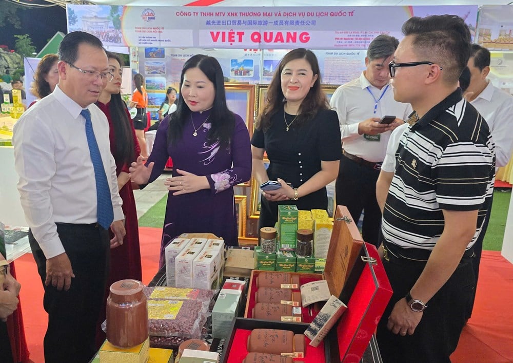 130 gian hàng tham gia Hội chợ Du lịch quốc tế Lào Cai 2025 - Ảnh 2.