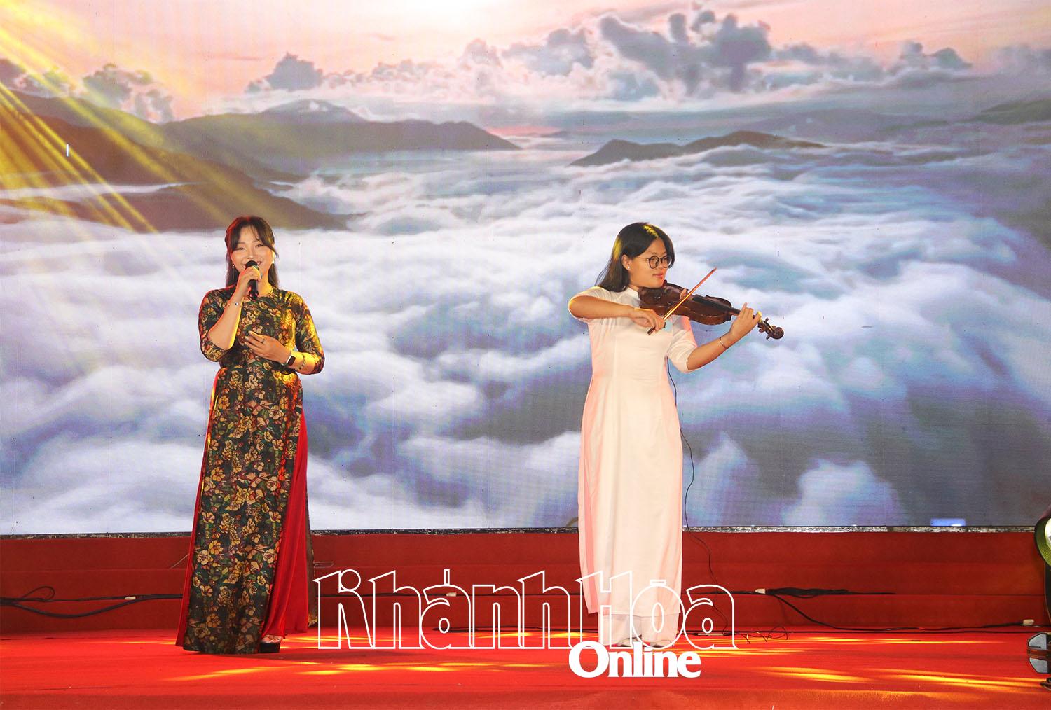Hội thi được tổ chức nhằm tạo sân chơi bổ ích, giúp cán bộ, hội viên phụ nữ và người dân rèn luyện kỹ năng ngoại ngữ, nâng cao sự tự tin và thể hiện tài năng nghệ thuật.