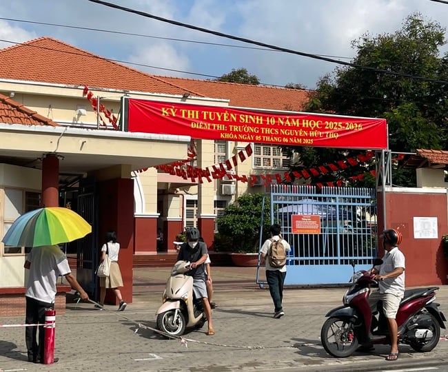 Ngày đầu thi lớp 10: Hồi hộp chờ đề ngữ văn đổi mới- Ảnh 2.