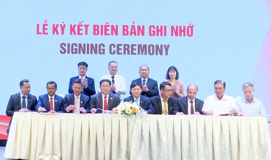 ky-ket-bien-ban-thoa-thuan-hop-tac-ve-phat-trien-vung-nguyen-lieu-sach-giua-so-cong-thuong-cac-tinh-cua-3-nuoc-viet-nam-lao-campuchia-anh-huy-toan-1.jpg