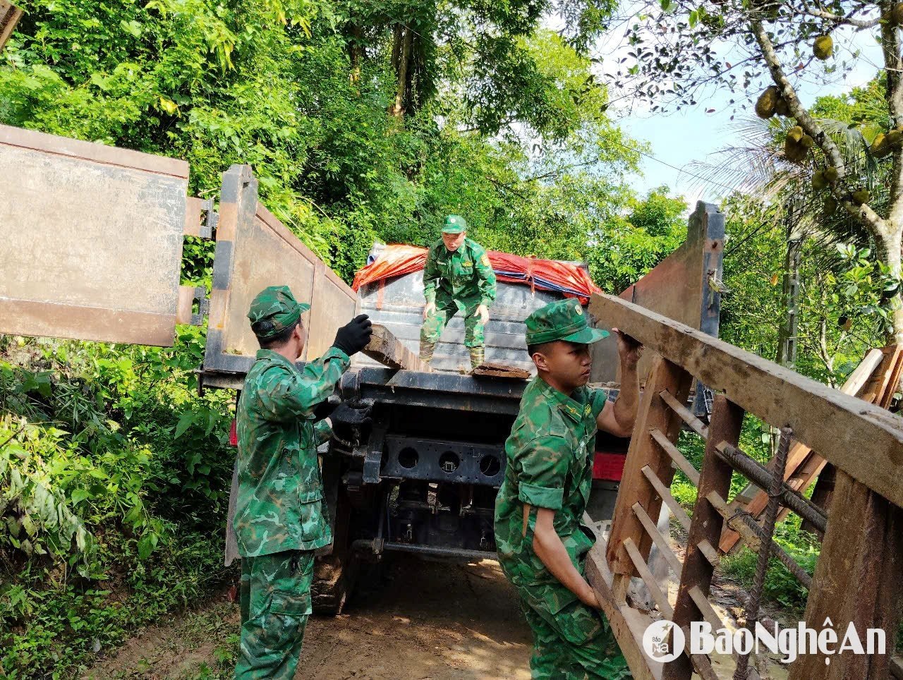 Giúp dân Mỹ Lý di dời nhà cửa