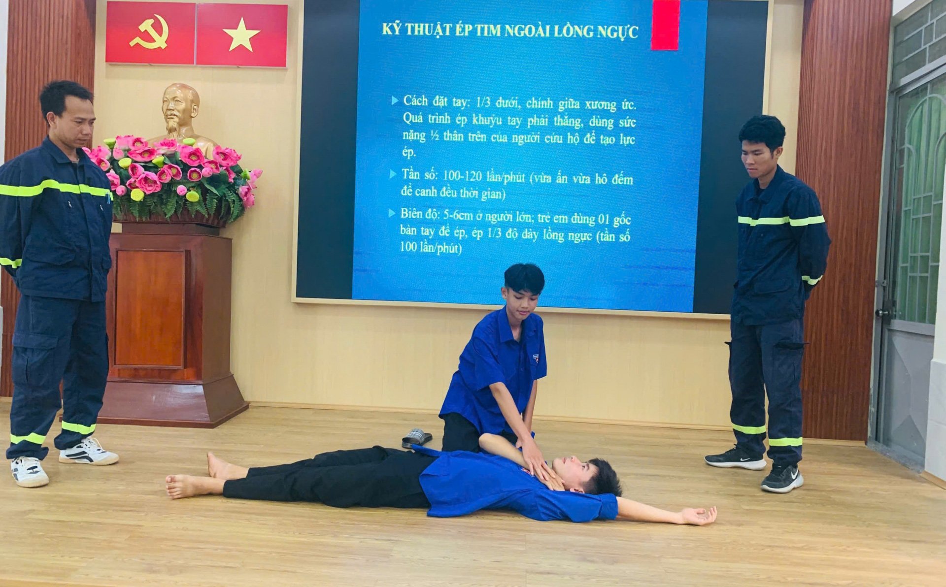 Tập huấn kỹ năng sơ cấp cứu cho thành viên Đội hình Thanh niên tình nguyện tuyên truyền phòng chống đuối nước trẻ em