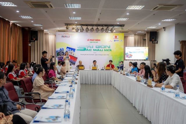 Cuộc thi ảnh báo Pháp luật TP.HCM 'Sài Gòn - Sắc màu mới' thưởng 160 triệu đồng - Ảnh 1.