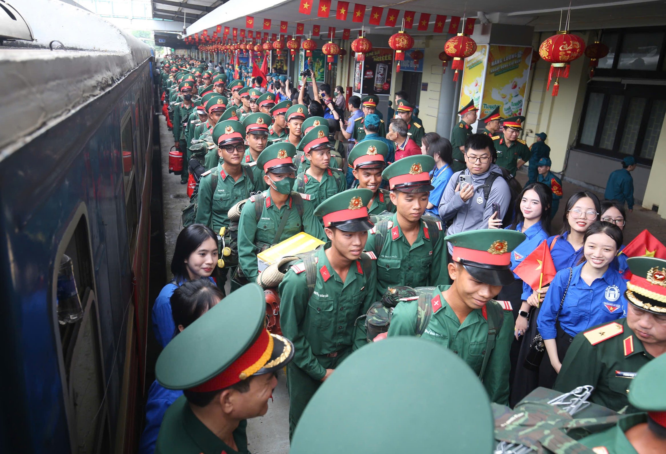 Nữ sinh tìm được bạn trai trong hàng trăm chiến sĩ ra Hà Nội thực hiện nhiệm vụ A80- Ảnh 4.