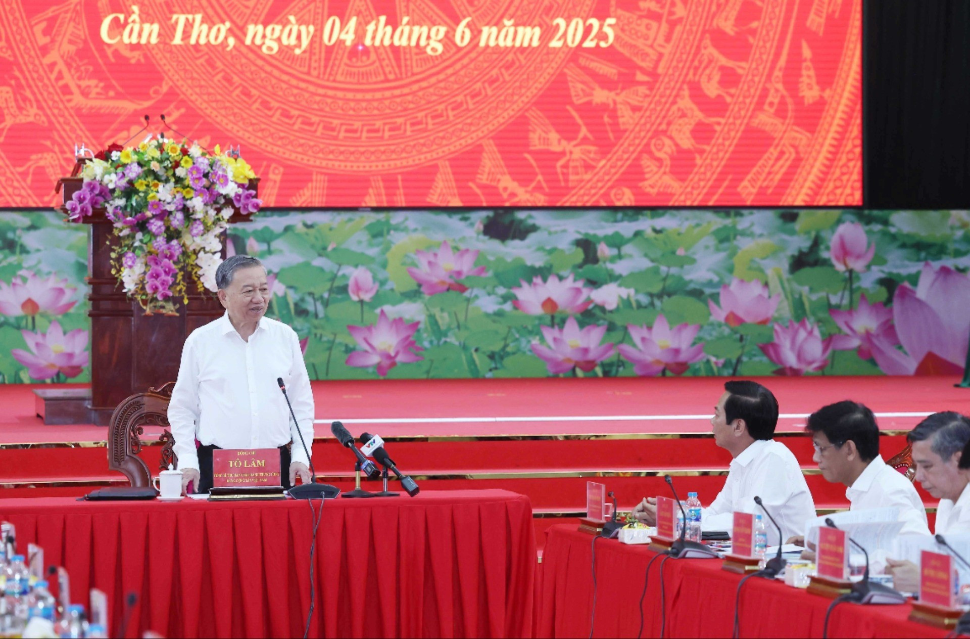 vna-potal-tong-bi-thu-to-lam-lam-viec-voi-ban-thuong-vu-can-tho-soc-trang-va-hau-giang-8072949-7917.jpg