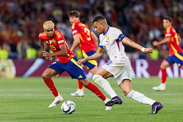 Lamine Yamal gửi thông điệp mạnh mẽ tới Quả bóng Vàng sau đại chiến Pháp vs Tây Ban Nha ảnh 6