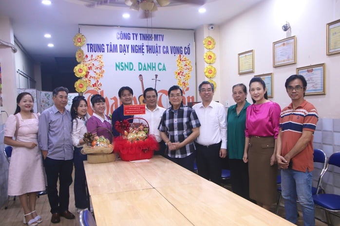 Lãnh đạo thành phố thăm NSND Đinh Bằng Phi và NSND Thanh Tuấn- Ảnh 3.