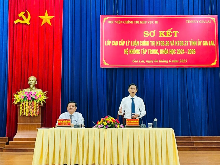pgs-ts-doan-trieu-longbi-thu-dang-uy-giam-doc-hoc-vien-chinh-tri-khu-vuc-iii-phat-bieu-anh-phi-long-1620.jpg