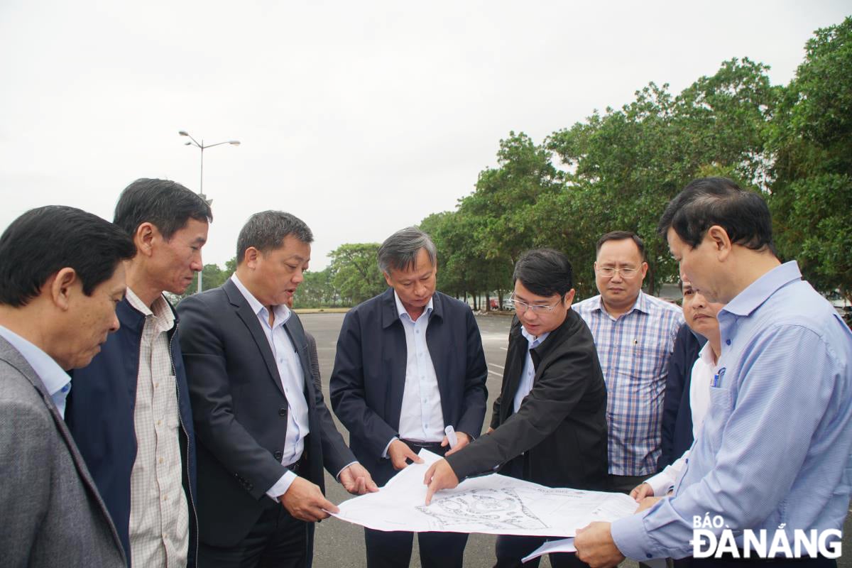 Lãnh đạo HĐND thành phố kiểm tra thực tế dự án xây dựng Trung tâm Văn hóa - Điện ảnh.