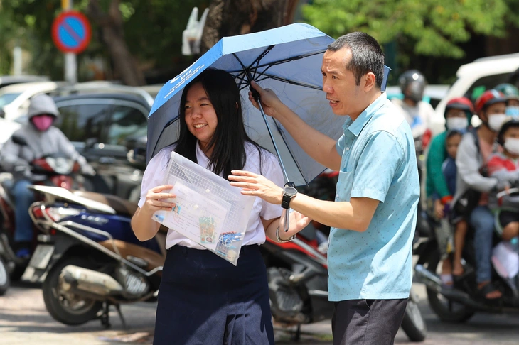 Thí sinh reo vui với đề tiếng Anh thi vào lớp 10 TP.HCM - Ảnh 11.