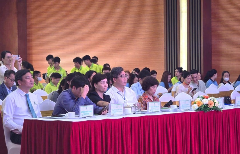 Các đại biểu tham dự buổi tọa đàm