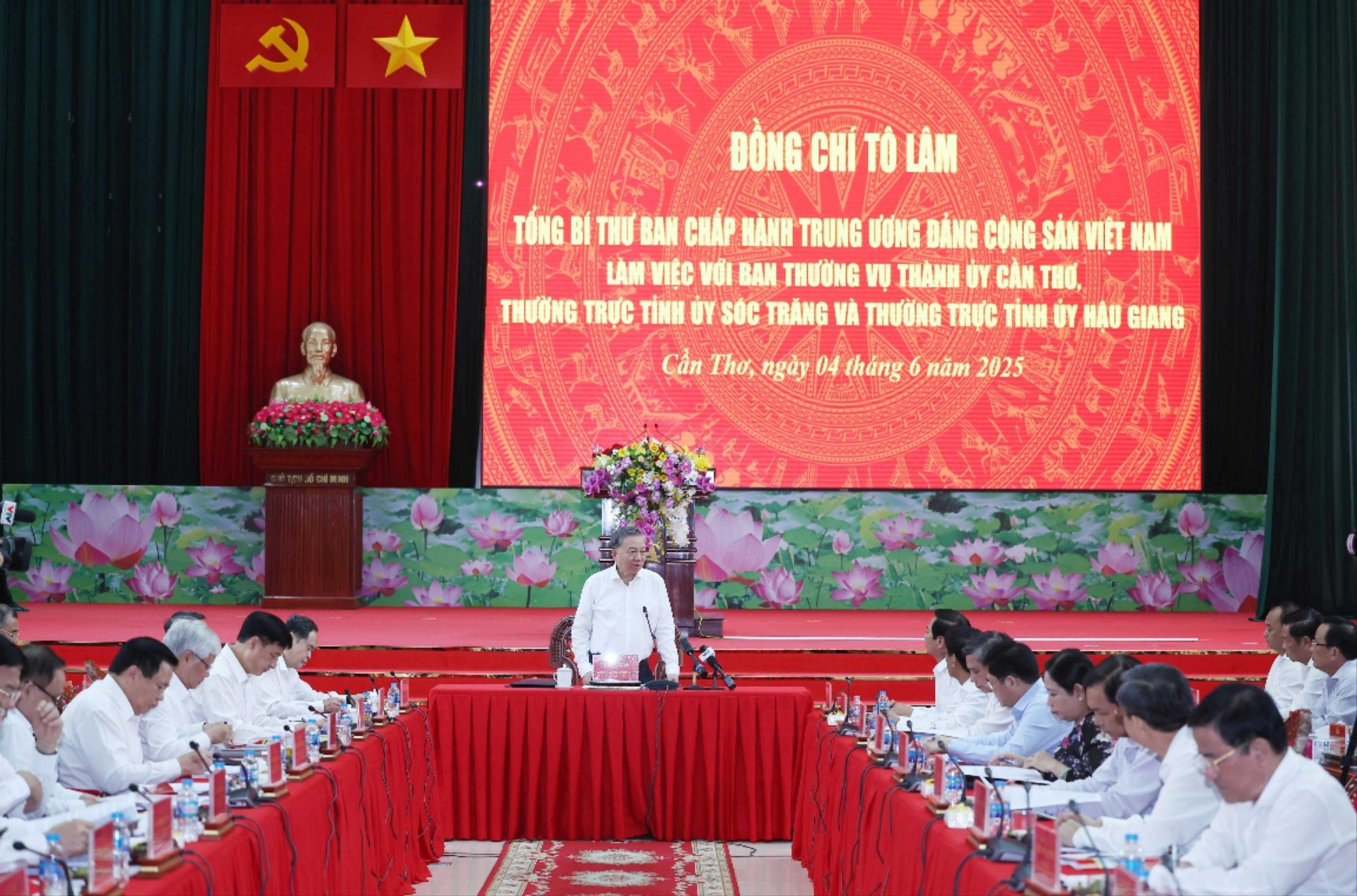 vna-potal-tong-bi-thu-to-lam-lam-viec-voi-ban-thuong-vu-thanh-uy-can-tho-thuong-truc-cac-tinh-soc-trang-va-hau-giang-8072954-2267.jpg