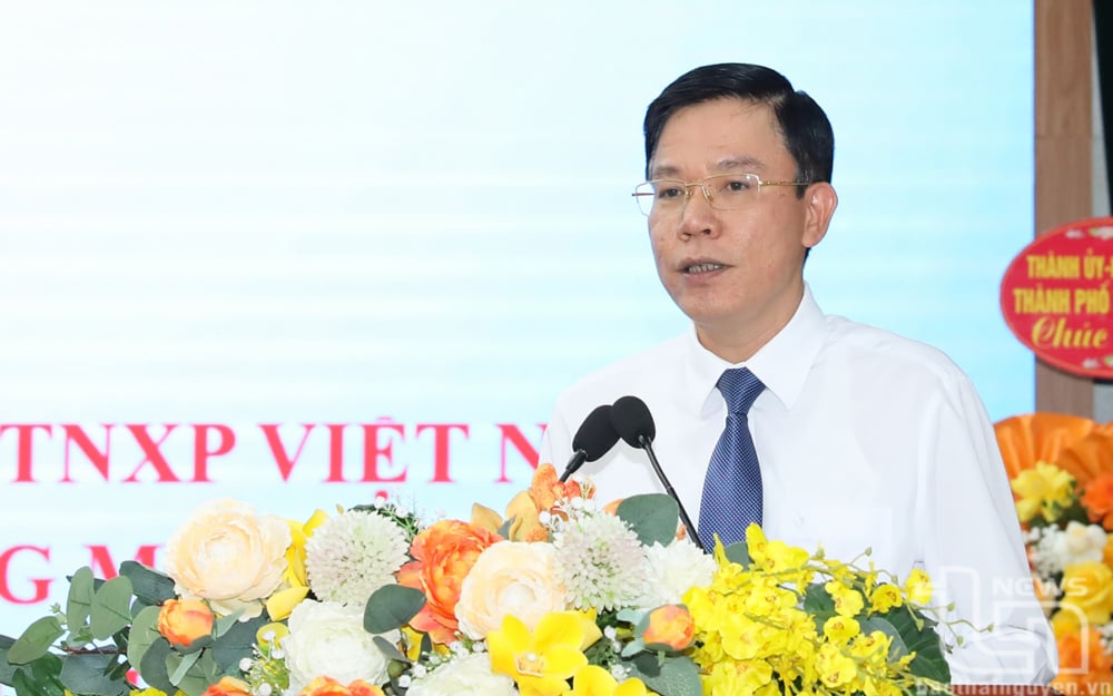 Đồng chí Chủ tịch Ủy ban MTTQ tỉnh Dương Văn Tiến phát biểu.
